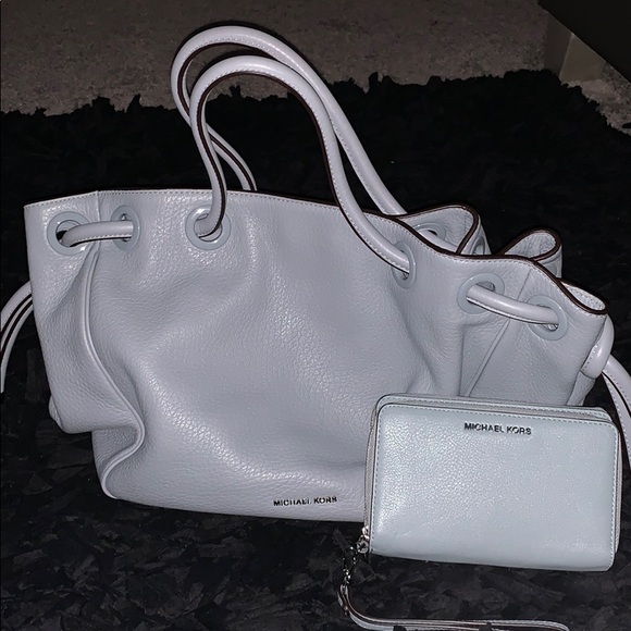 ✅ STILL AVAILABLE Michael Kors bag - Picture 1 of 5